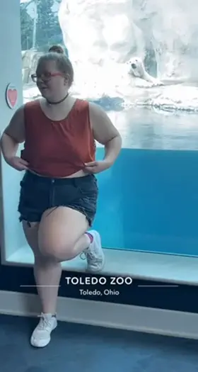 Needed my picture taken with the polar bear! 🥵