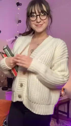 OMG 😍 Her new update content in the comments