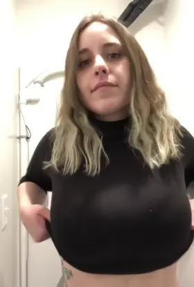 Barista boobs to perk up your Monday [F]