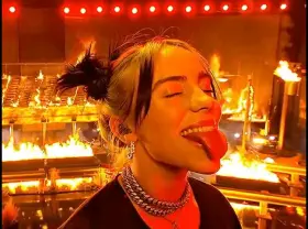 Developing some serious tongue fetish now !!