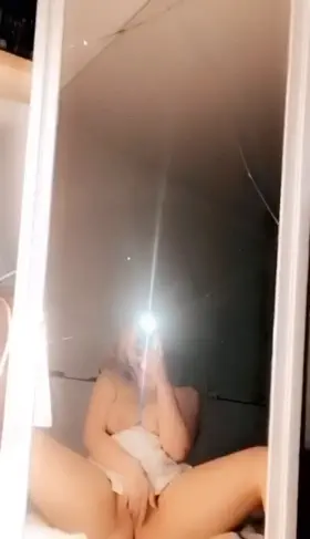 Imagine that u fuck me and you’re cum in me [VIDEO]