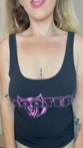 Wish I was bouncing my tits on something else