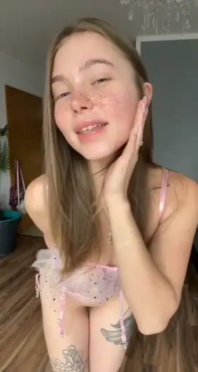 For the freckle lovers 😘