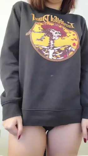 Upvote if you want me to take my panties off 😘 50% off and Free dick rating when you subscribe 😘