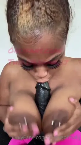 MaliJ her photos and more Videos! Link in Comments