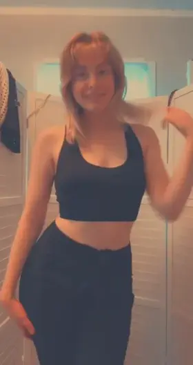 flashing & twerking makes me horny 💦