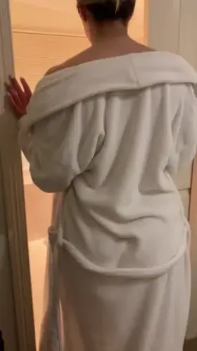 I sure need a big bath to fit my pawg ass in 💦 [oc]