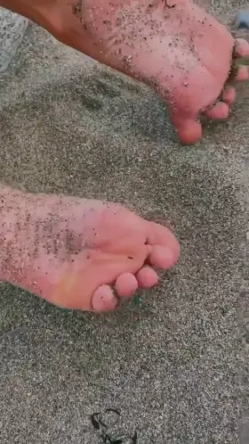 Who likes outside feet?