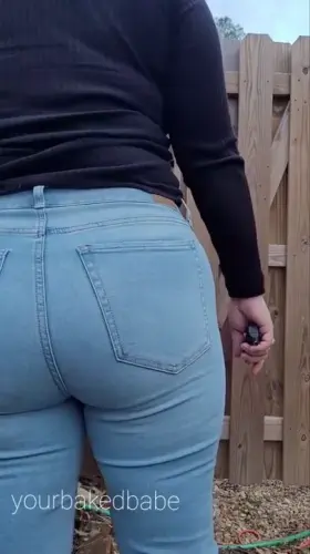 Do these jeans make my ass look phat?😏