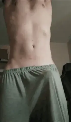 I love stripping before hopping into bed and it looks like the front row seat is free 😉