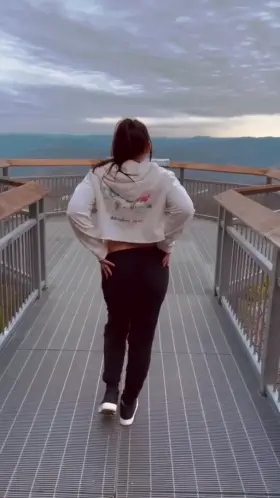 Flashing at my favorite hiking spot, it was a busy day on the trail and I’m pretty sure I was seen 😋