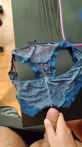 Cumming on my neighbours panty