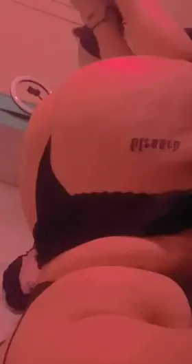 ONLINE NOW FOR #SEXTING #VIDEOCALLS #NUDES and more, much more! Link to my vip for $7 and my free acc here.