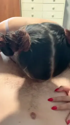 Do you like red nails or my throat ;)