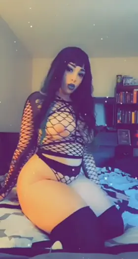 Don’t you just love fishnets? 🤗😋🍑