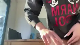 18[F] Upvte this if your cock is bigger than 4.7 inches sc: lauraft89