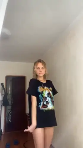 I just love showing you guys my adorable body! 💕😇