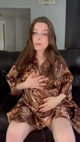 Do you like my busty body? 🥰