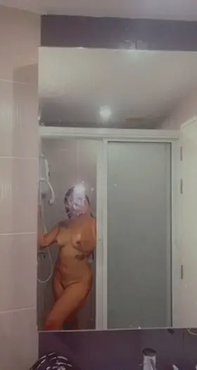 It‘s showertime guys … i‘am horny … it‘s time to cum