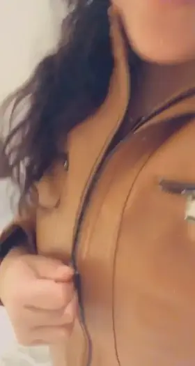 Watch this fiesty latina get naked for you?😍 My OnlyFans is 25% OFF!!💕 I'm very interactive, always open for sexting, ✨Phone sex✨, and making exclusive content for my fans!!💕