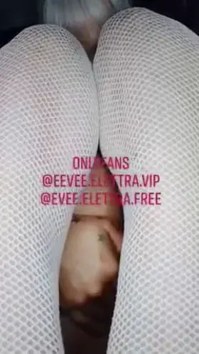 Hey I'm Eevee, I'm a Petite F 20 yr blonde student, e cup boobs, very pretty and very naughty👇 come play 🍑
