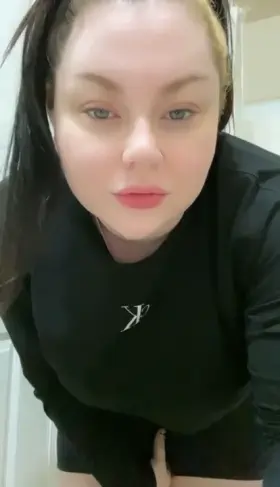 A little tease before bed 😈 Do you want to join me??