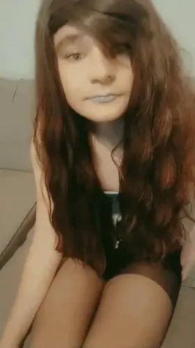 Having a tough night. Do you think I'm pretty?