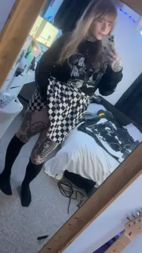 Who likes alt girls with something a little extra? 👀