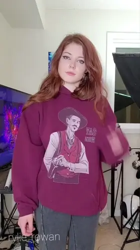 Baggy clothes vs what's underneath