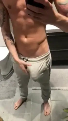 [26] I heard people really like big dicks in grey sweatpants… do you like it? 😏