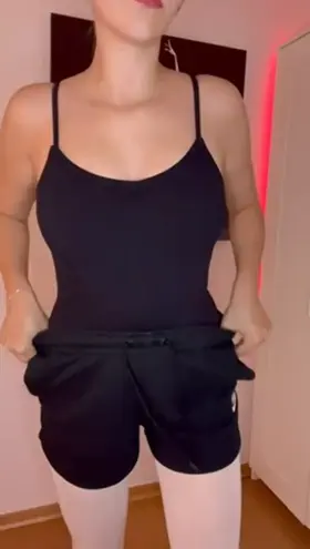 just a 19 yo ballerina who wants to show some ass🫣