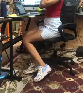 Getting distracted at work 🥵Would you be able to resist ?