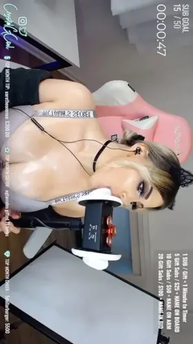Imagine her eating your booty like that 🤤