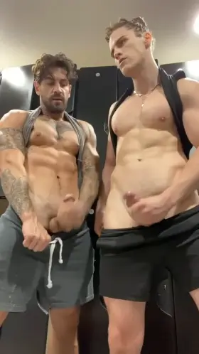 He wanted to jerk off together in the locker room 😈💦