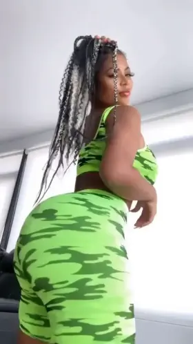 Huge booty babe fucked🍑💯💦