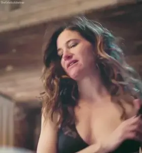 Kathryn Hahn in Mrs. Fletcher