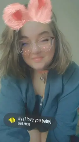 Lemme put me in your good books Daddy, smoke with me.. I know you’ll love to pull my hair and fuck my brains out..