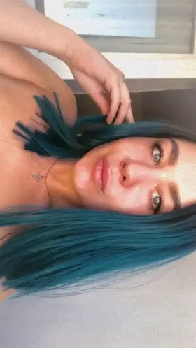 girl taking on selfie