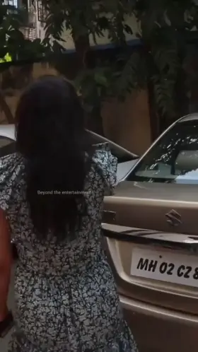 Any Janhvi Kapoor fans here? 😜