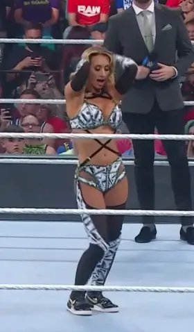 Carmella was feelin herself last night 🥵