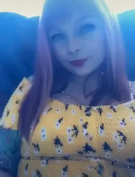 Flashing my tits on my balcony 🥰💞