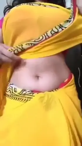 Desi big 😍boobs 🍑girl undress sari and show her 💋nudity full video