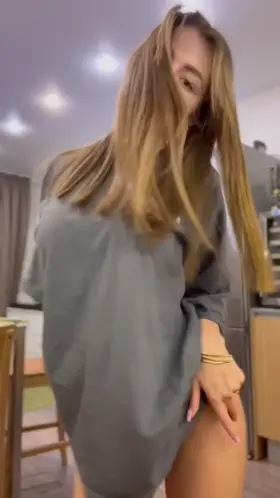 Do u like girls in oversize t-shirts? 😏