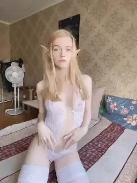 Hello 🌸 hot and wet girl 🥵 free page 💦