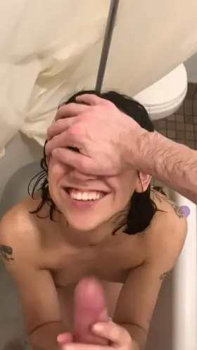 I love it when daddy facefucks me 🤤 (F22/M24)