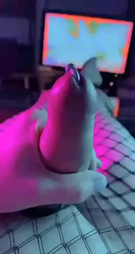 Stroking to sissy hypno again…if we hit 200 followers I’ll post the cumshot 🥰