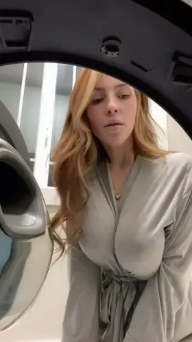 Roxy Get her Free F0lder Below👇