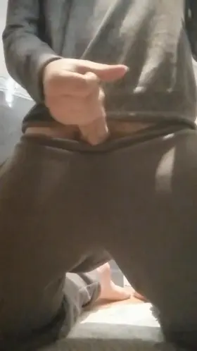 Message me cuz I'm bored and horny ;)