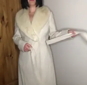 UndressDolly going from classy to sexy in less than a minute. 💋