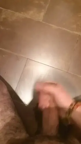 I made myself cum hard on the floor 😋💦